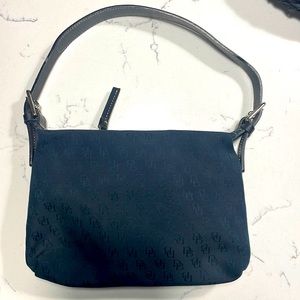 NEW DOONEY&BOURKE SIGNATURE BLACK SHOULDER BAG